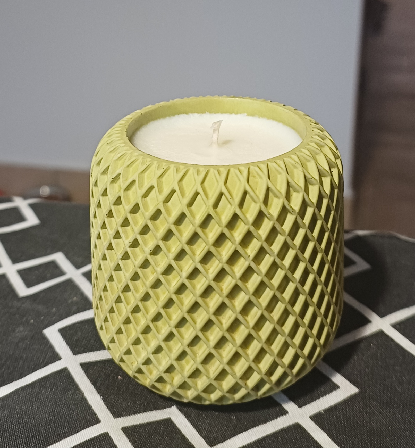 Eco-Friendly Soy Candle – Unique Gypsum Vessel Minimalist handmade candle in gypsum container, sustainable soy wax.